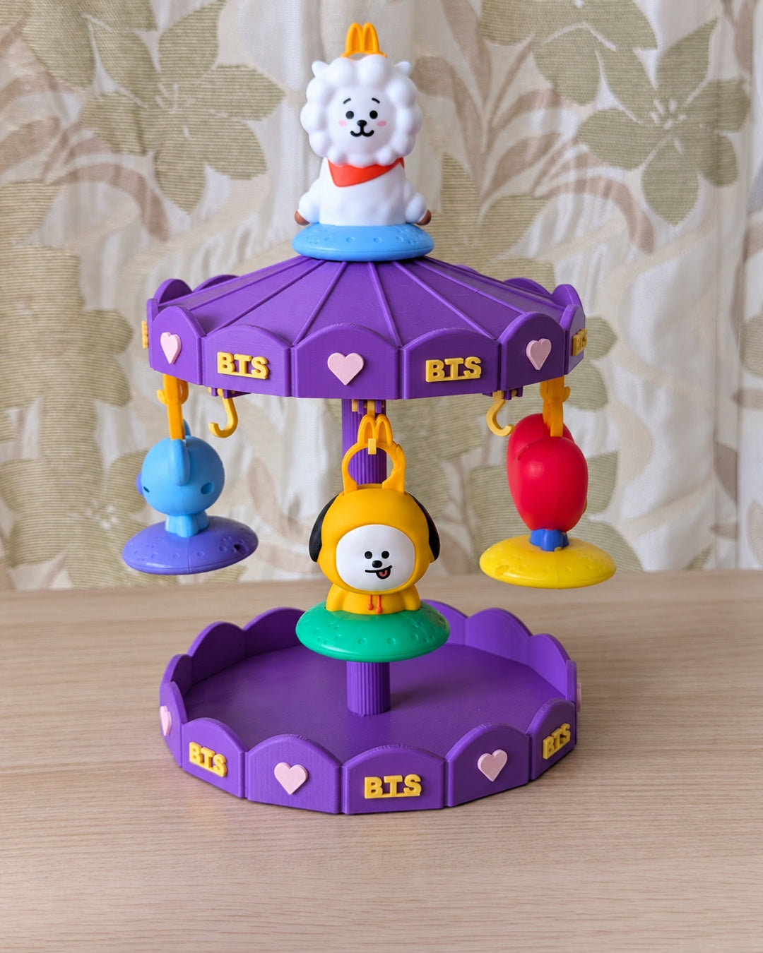 Carusel BT21 pentru figurine McDonald's – Suport decorativ BTS