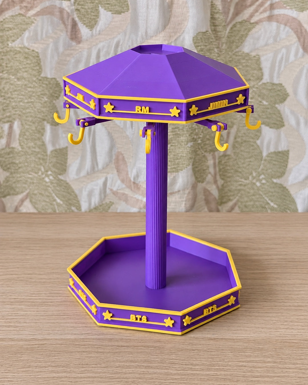 Carusel BT21 pentru figurine McDonald's – Suport decorativ BTS