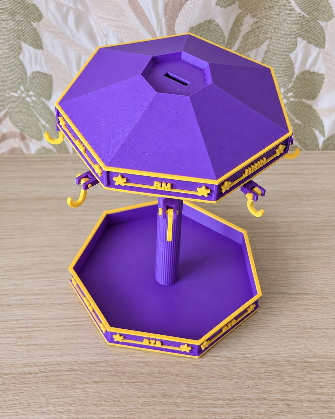 Carusel BT21 pentru figurine McDonald's – Suport decorativ BTS