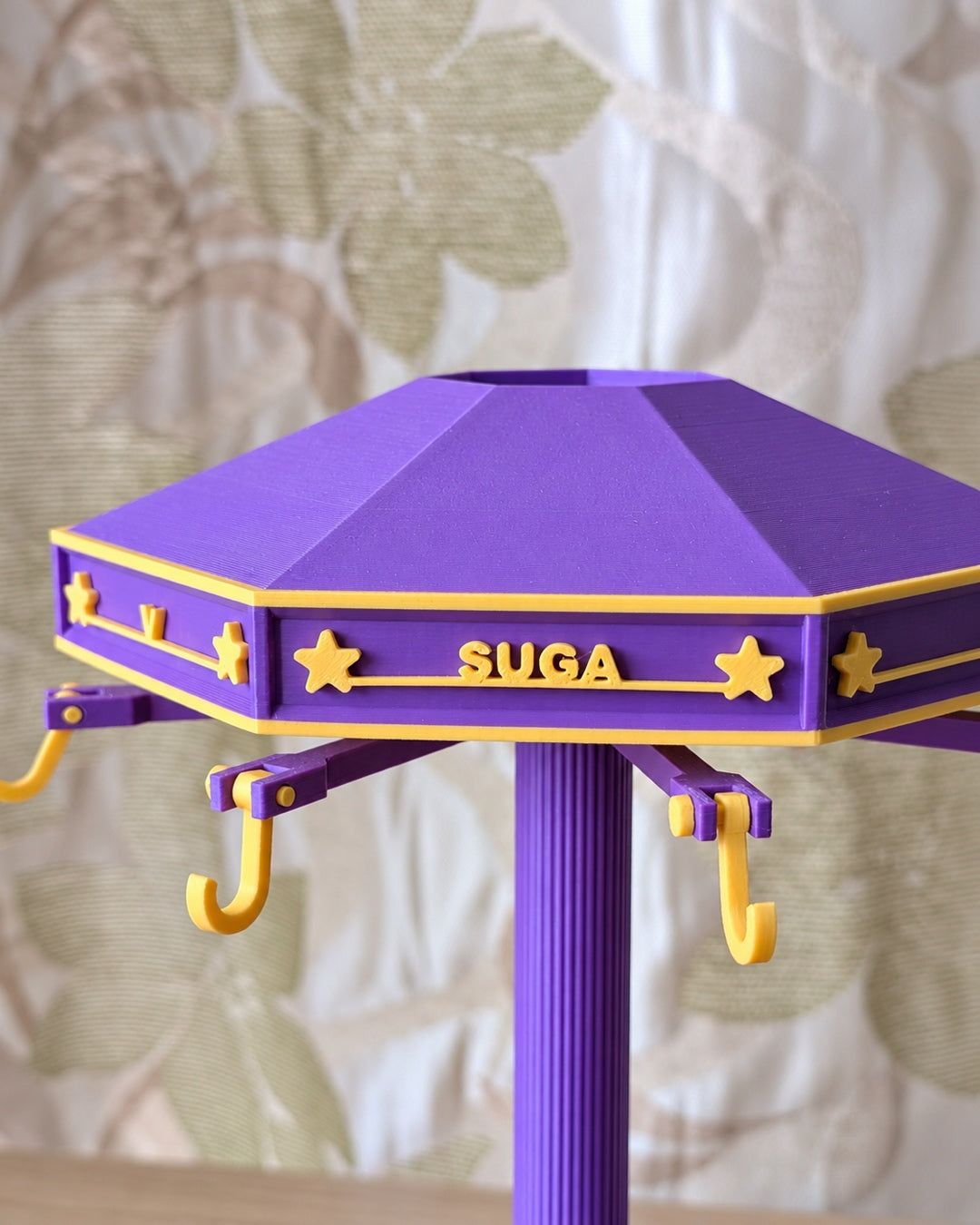 Carusel BT21 pentru figurine McDonald's – Suport decorativ BTS