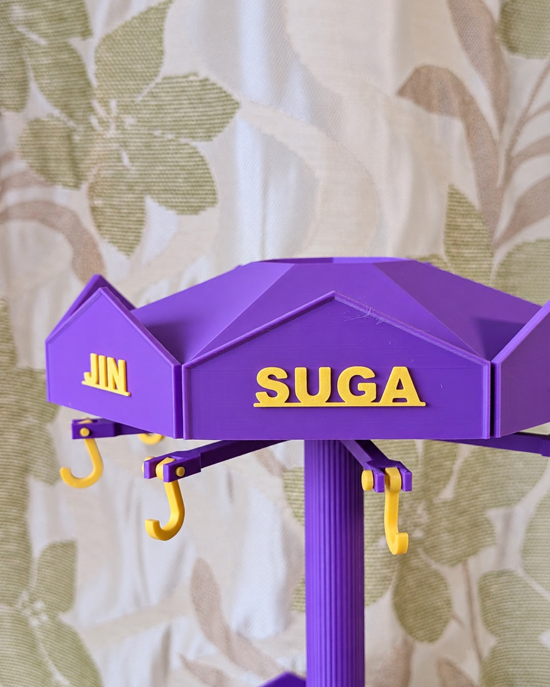 Carusel BT21 pentru figurine McDonald's – Suport decorativ BTS