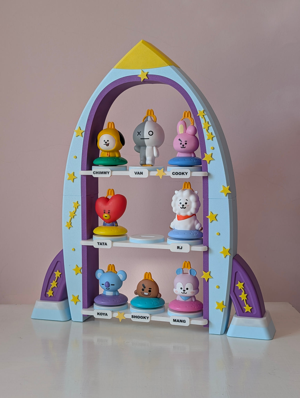 Suport rachetă BT21 BTS pentru figurine McDonald’s