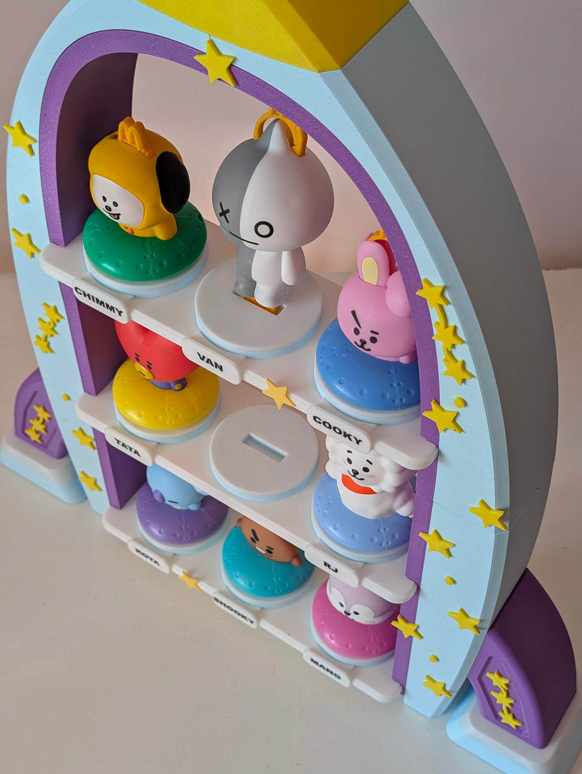 Suport rachetă BT21 BTS pentru figurine McDonald’s