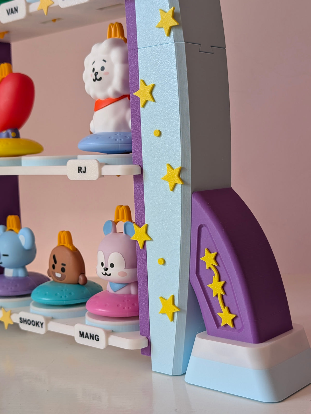 Suport rachetă BT21 BTS pentru figurine McDonald’s